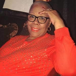 Meet your Posher, Pauline